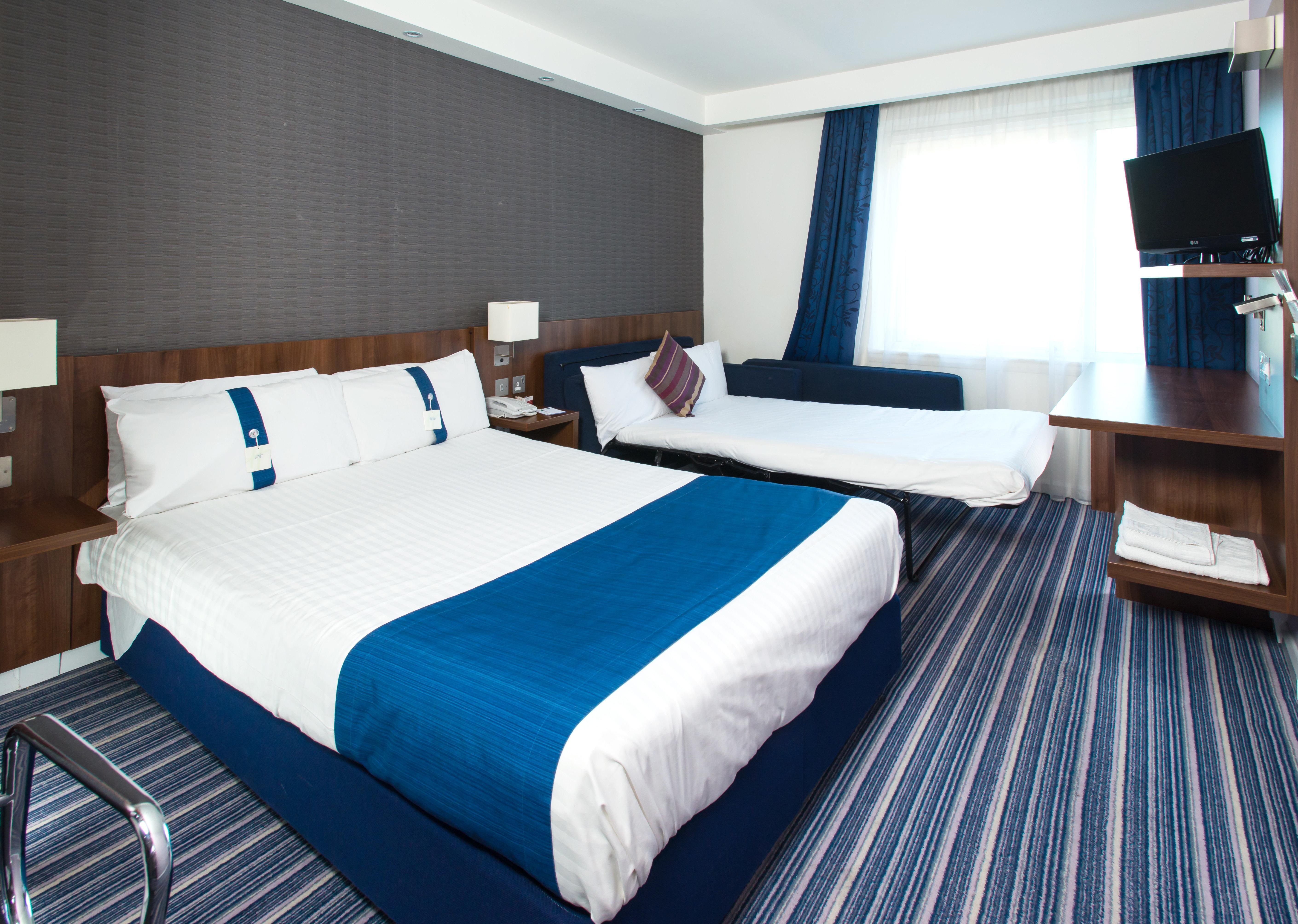 Holiday Inn Express Cambridge Duxford M11 Jct 10 By Ihg Bagian luar foto