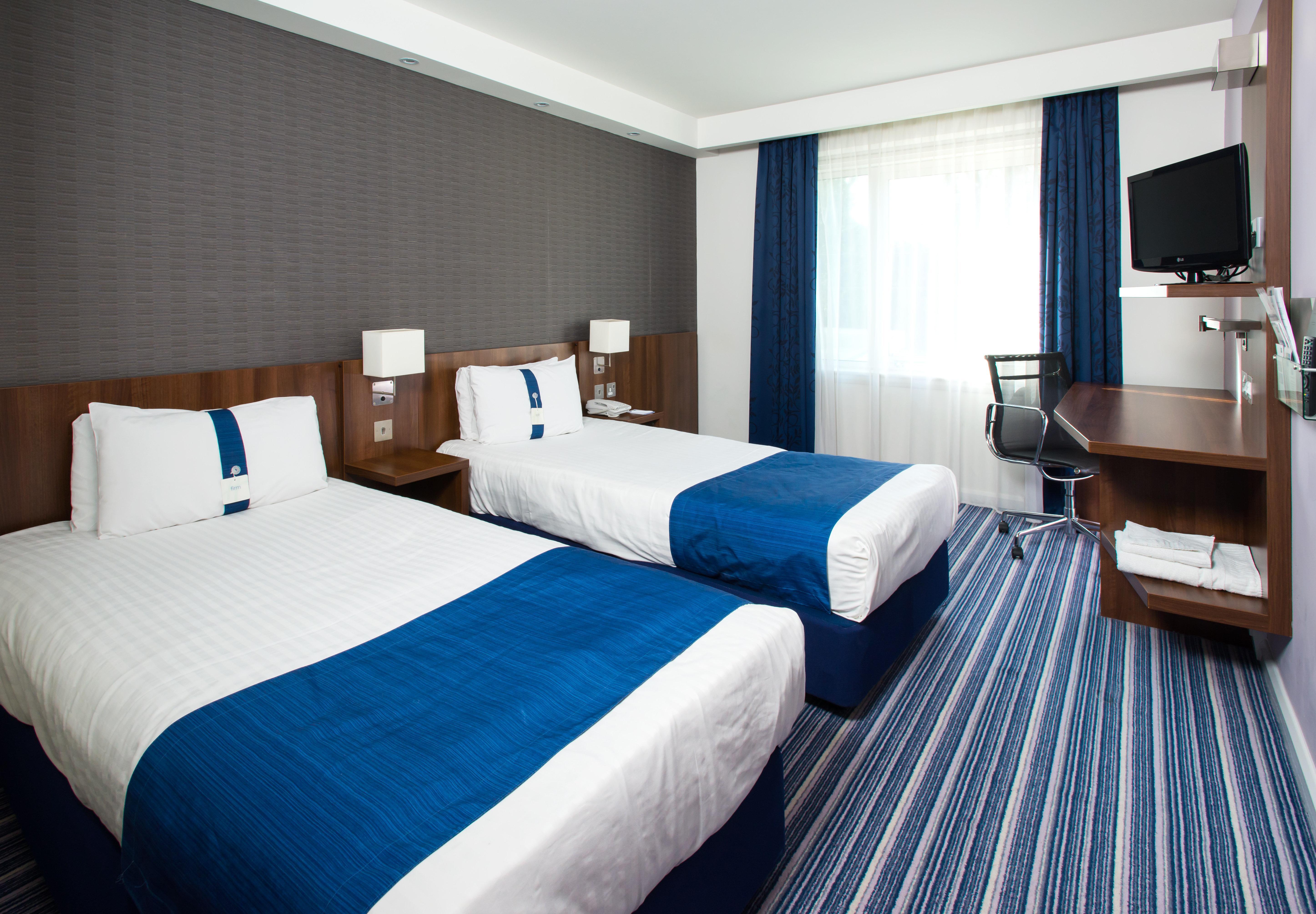 Holiday Inn Express Cambridge Duxford M11 Jct 10 By Ihg Bagian luar foto