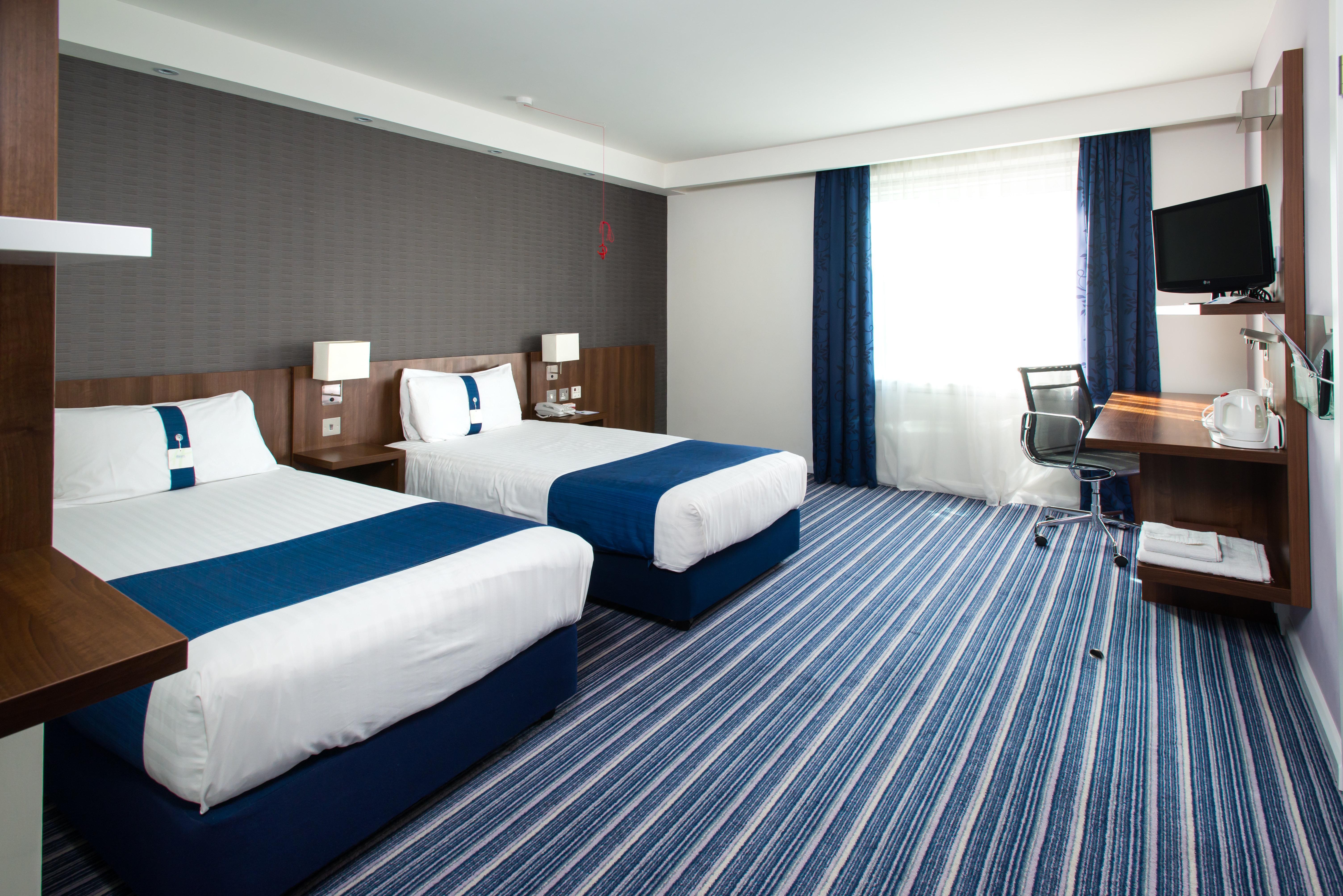 Holiday Inn Express Cambridge Duxford M11 Jct 10 By Ihg Bagian luar foto