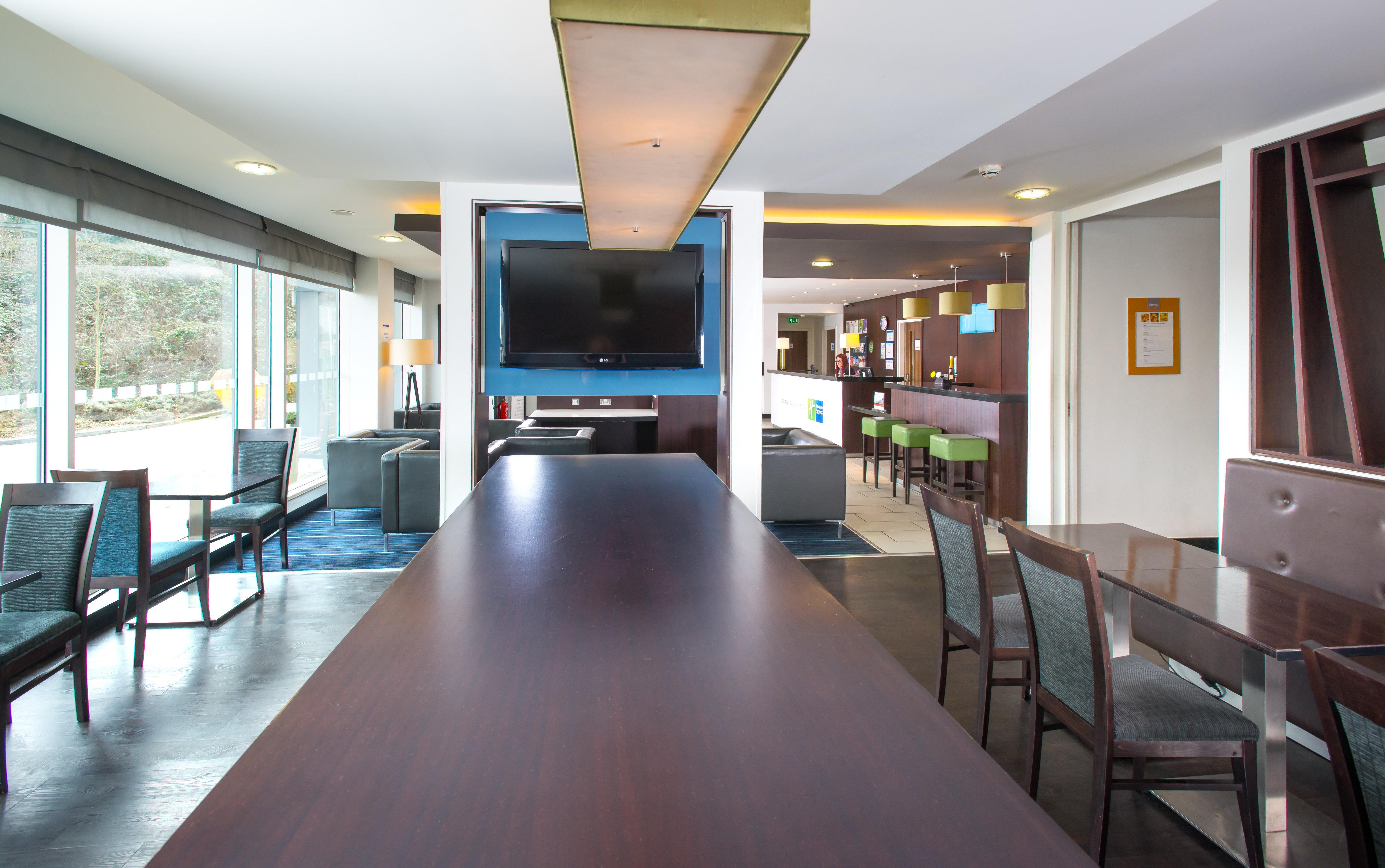 Holiday Inn Express Cambridge Duxford M11 Jct 10 By Ihg Bagian luar foto