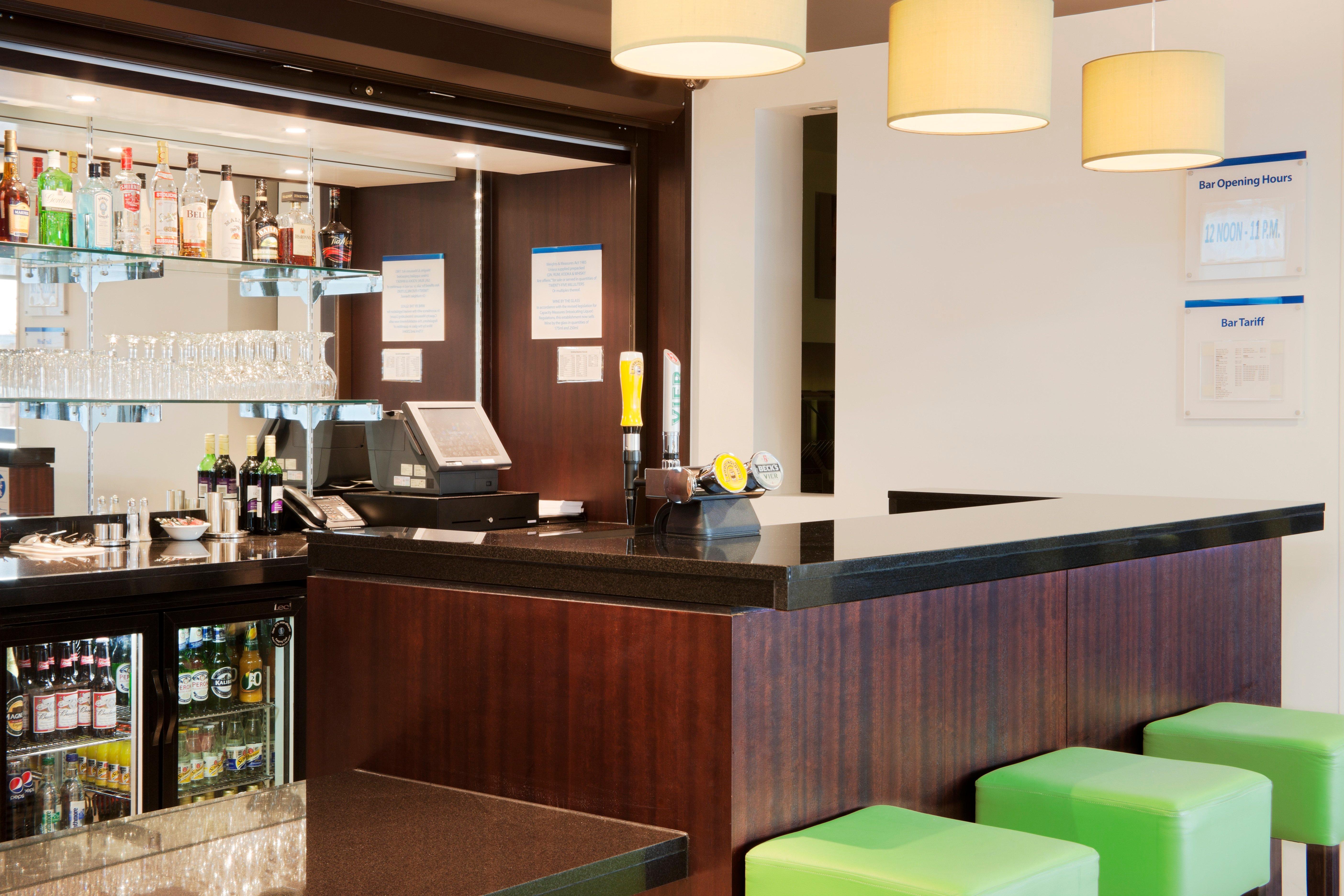 Holiday Inn Express Cambridge Duxford M11 Jct 10 By Ihg Bagian luar foto