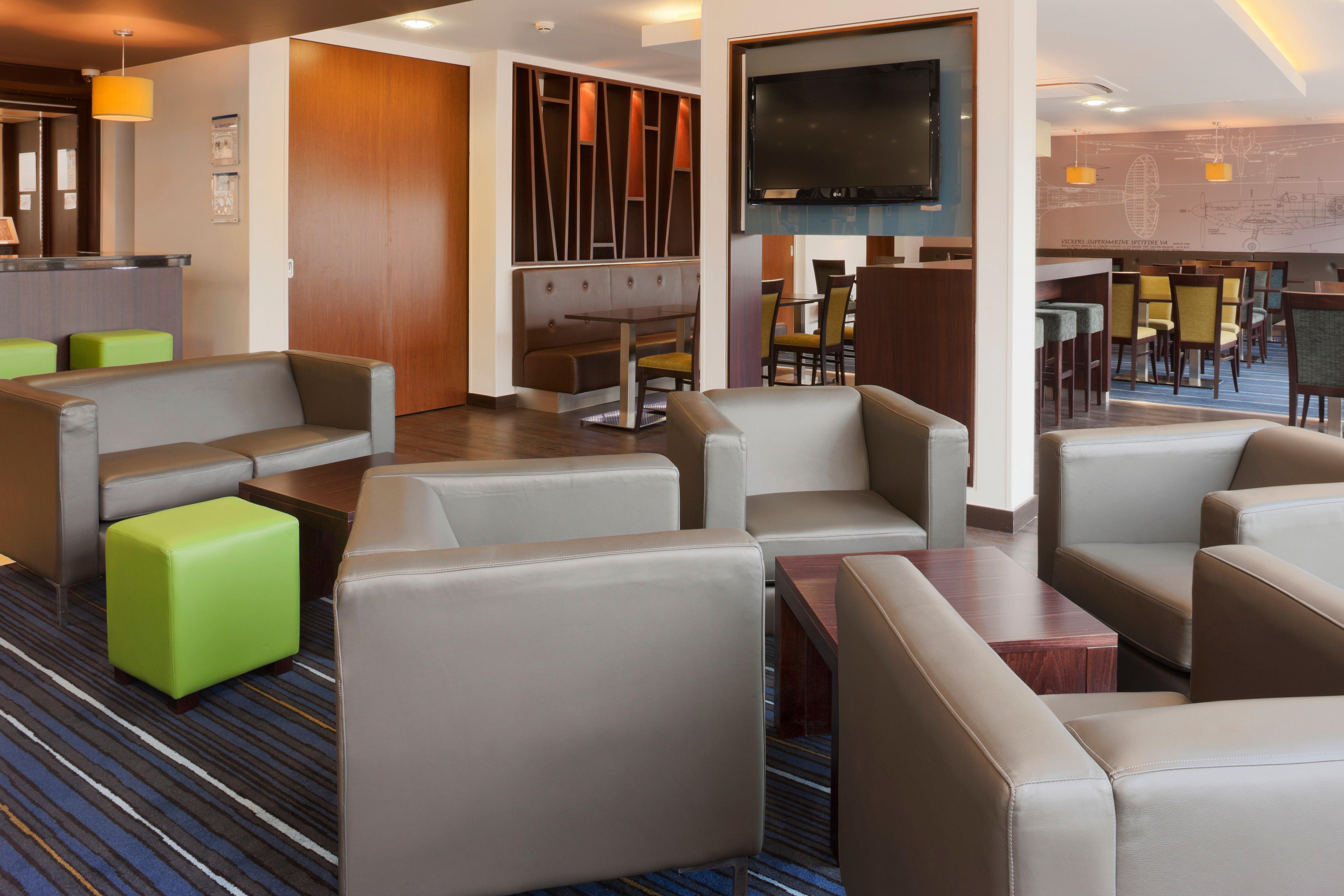 Holiday Inn Express Cambridge Duxford M11 Jct 10 By Ihg Bagian luar foto