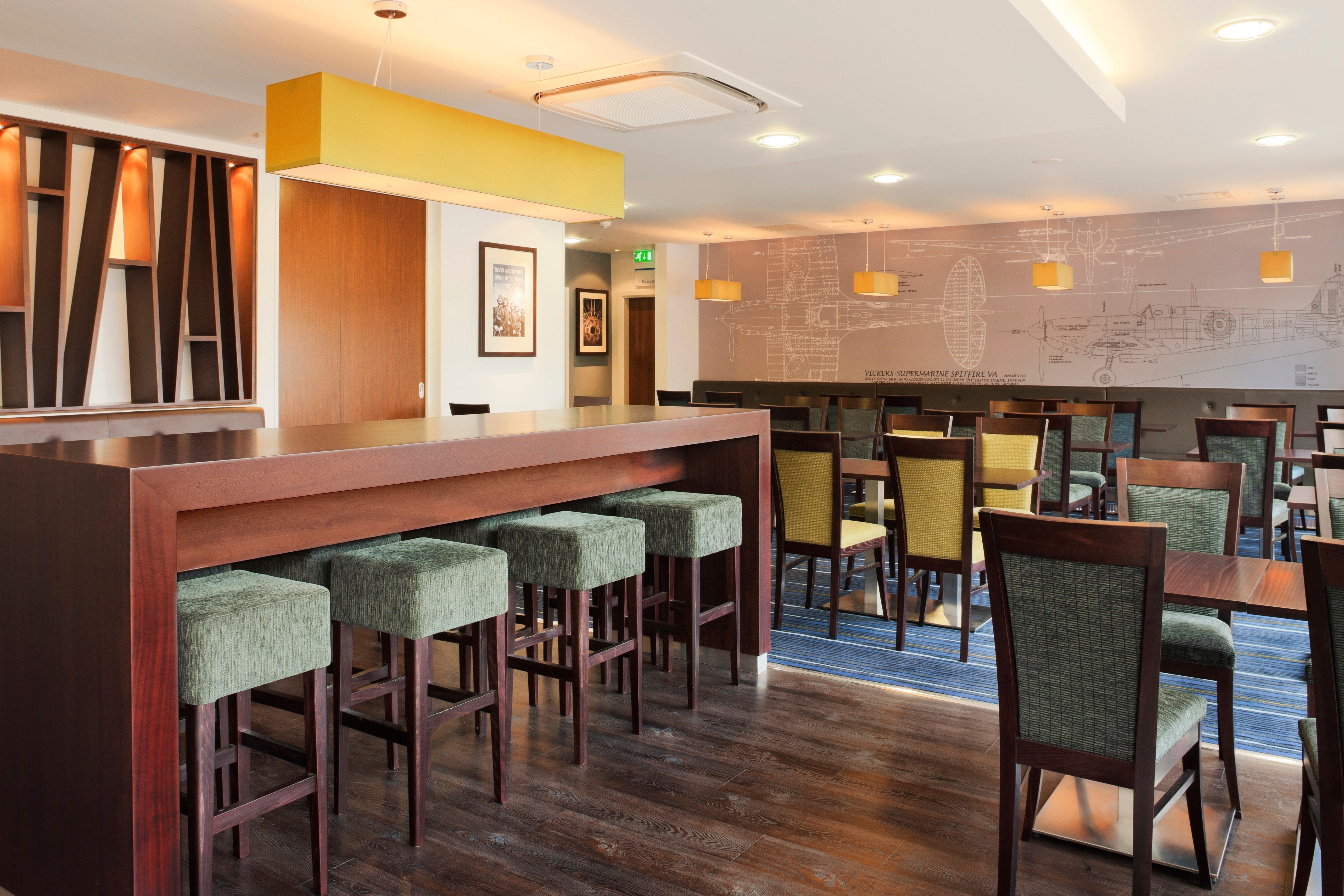 Holiday Inn Express Cambridge Duxford M11 Jct 10 By Ihg Bagian luar foto