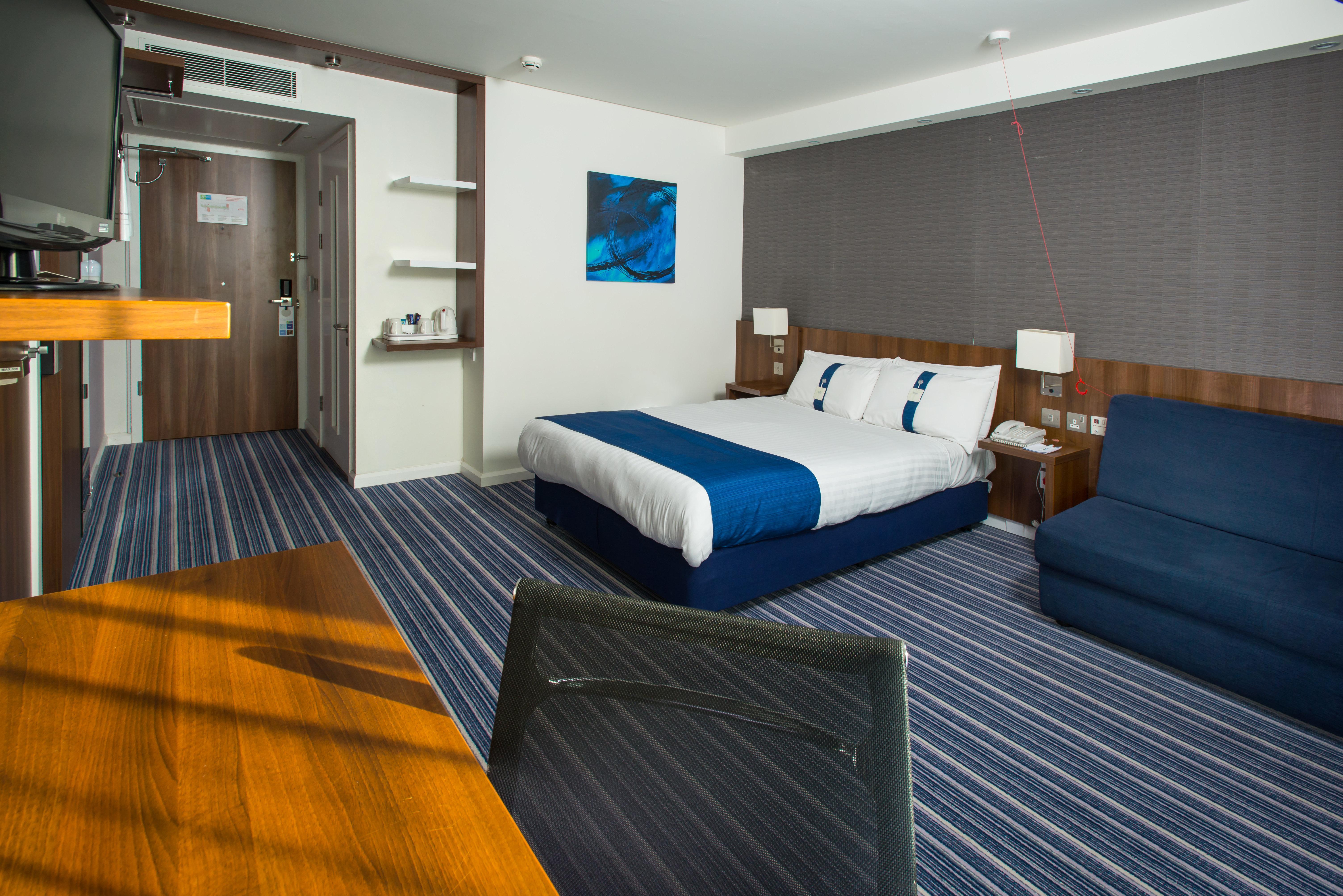Holiday Inn Express Cambridge Duxford M11 Jct 10 By Ihg Bagian luar foto