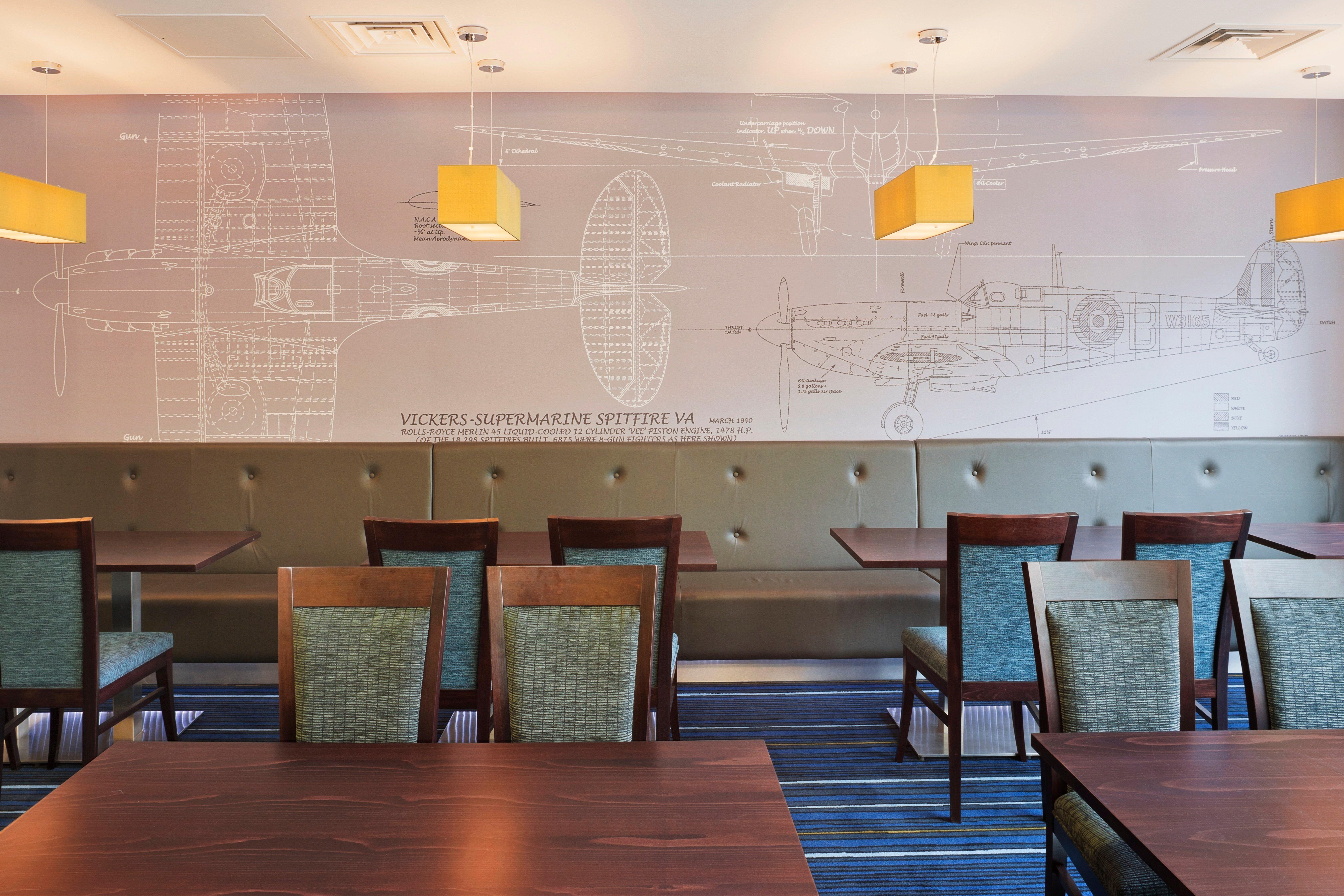 Holiday Inn Express Cambridge Duxford M11 Jct 10 By Ihg Bagian luar foto