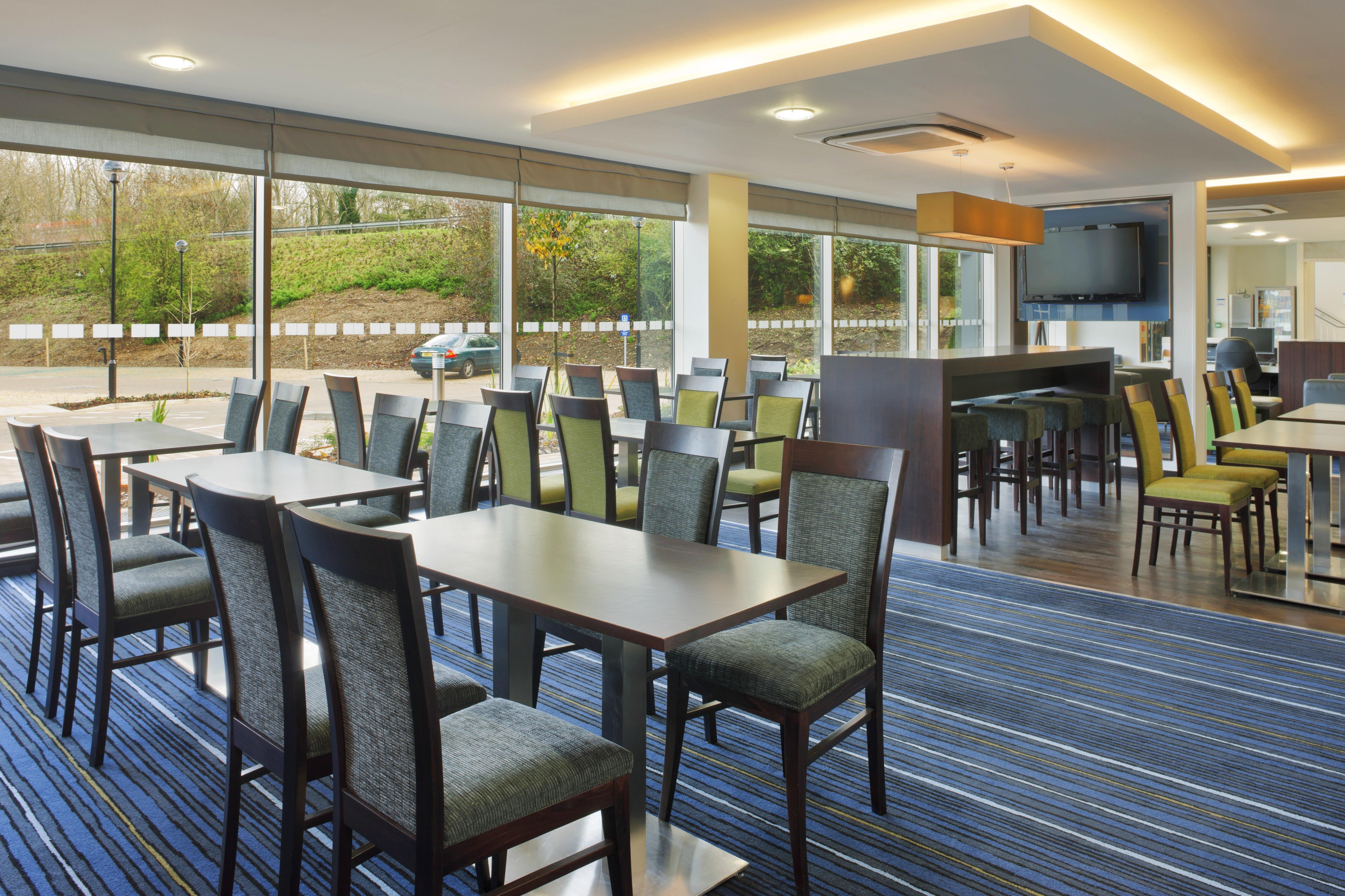 Holiday Inn Express Cambridge Duxford M11 Jct 10 By Ihg Bagian luar foto
