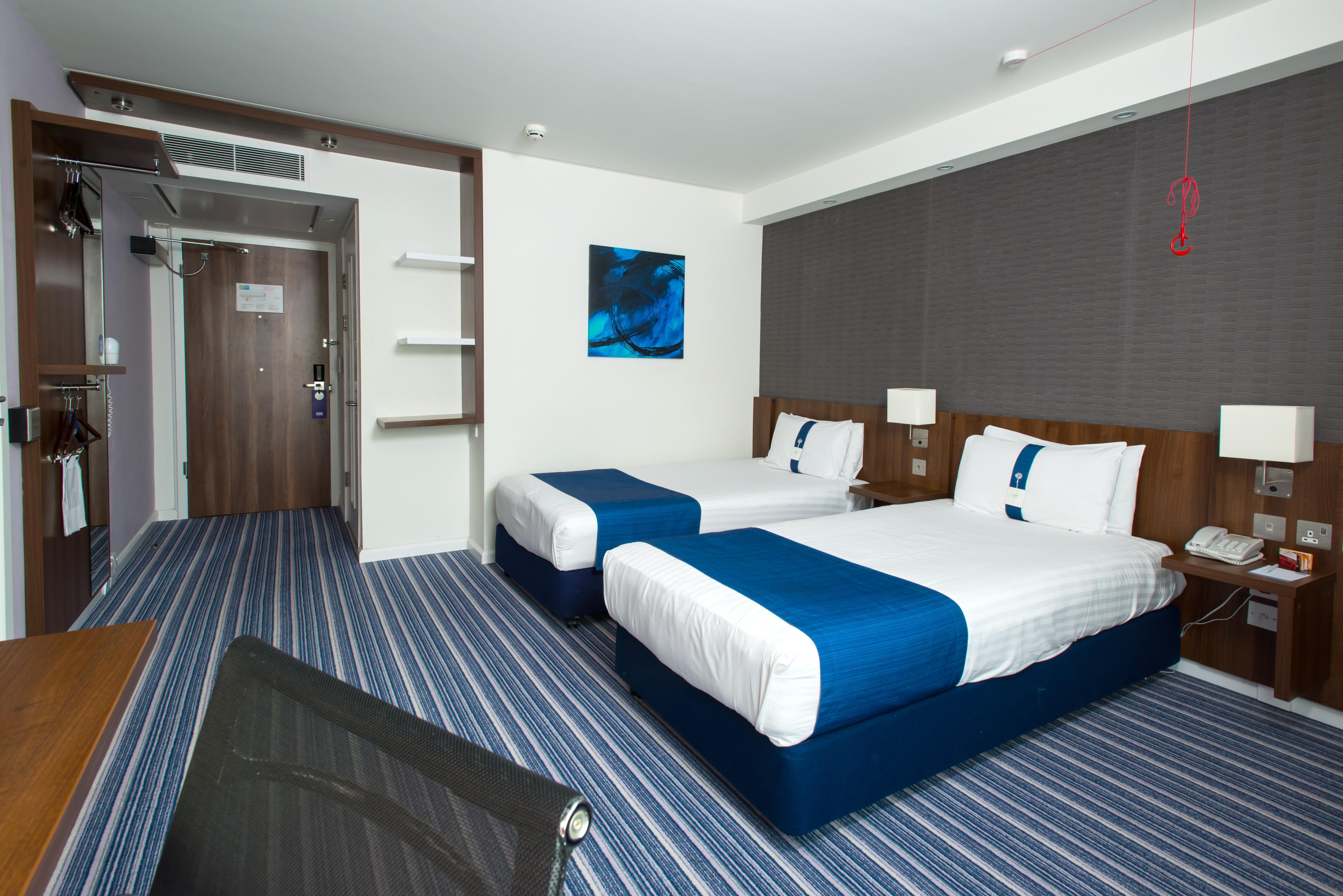 Holiday Inn Express Cambridge Duxford M11 Jct 10 By Ihg Bagian luar foto