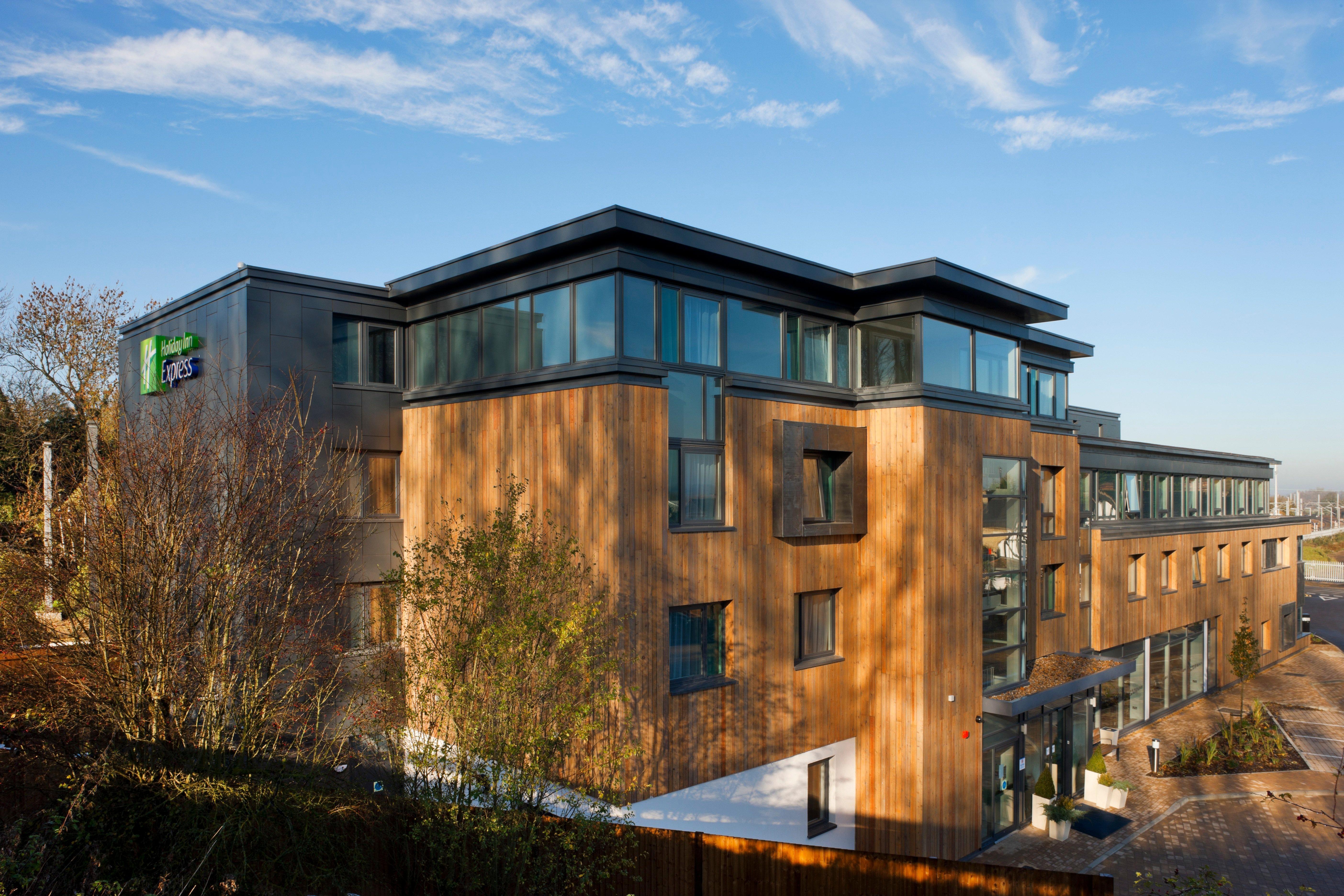 Holiday Inn Express Cambridge Duxford M11 Jct 10 By Ihg Bagian luar foto