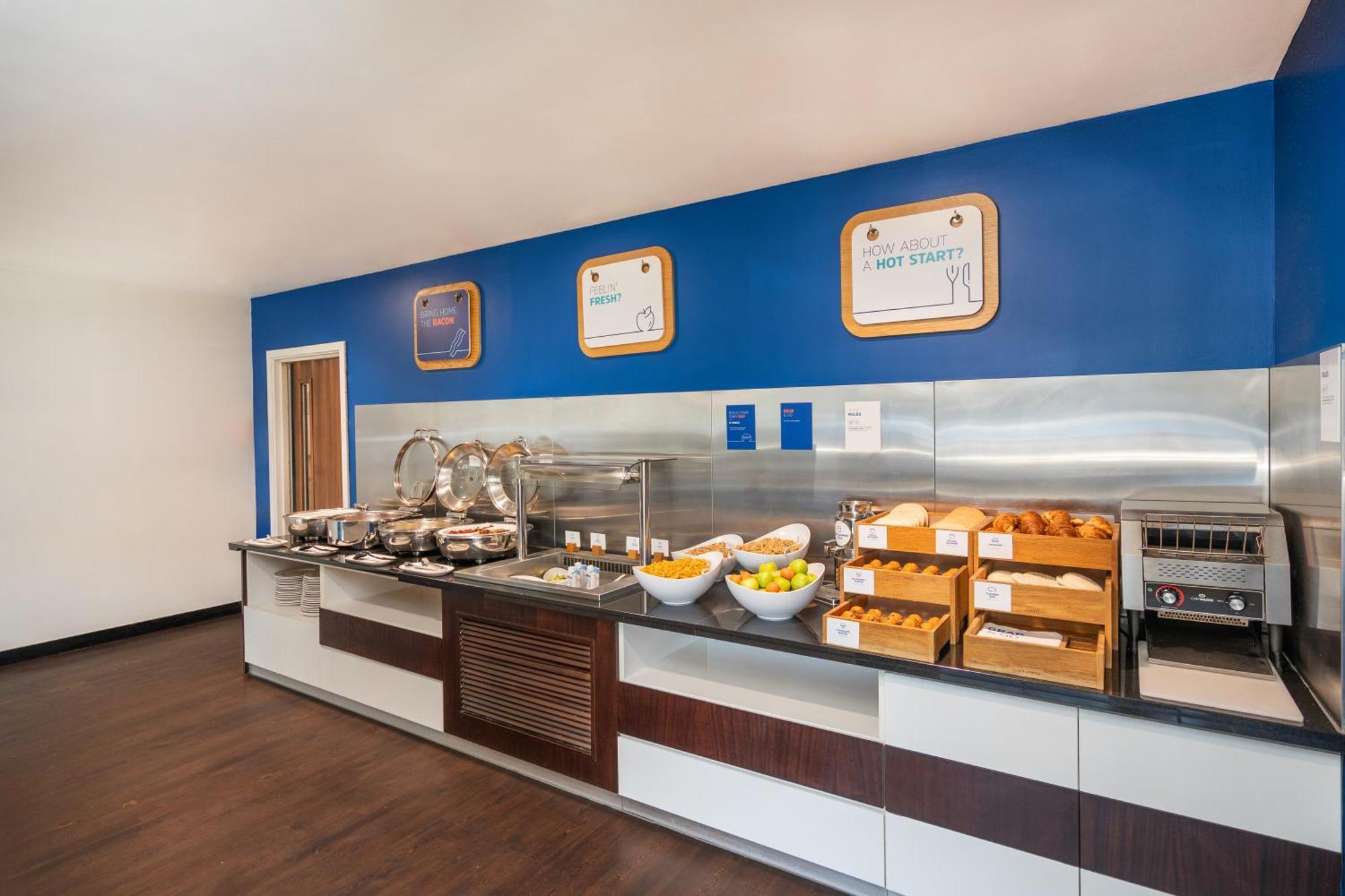 Holiday Inn Express Cambridge Duxford M11 Jct 10 By Ihg Bagian luar foto