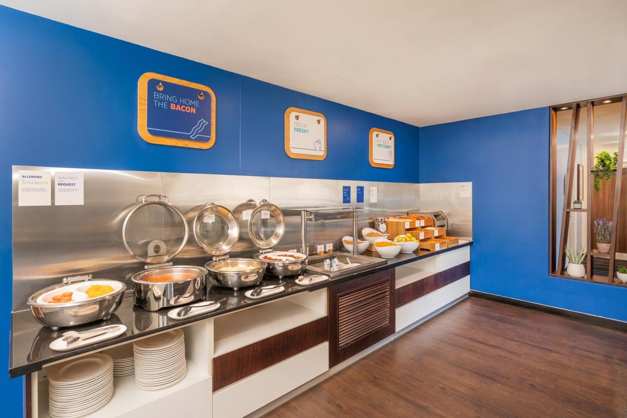 Holiday Inn Express Cambridge Duxford M11 Jct 10 By Ihg Bagian luar foto