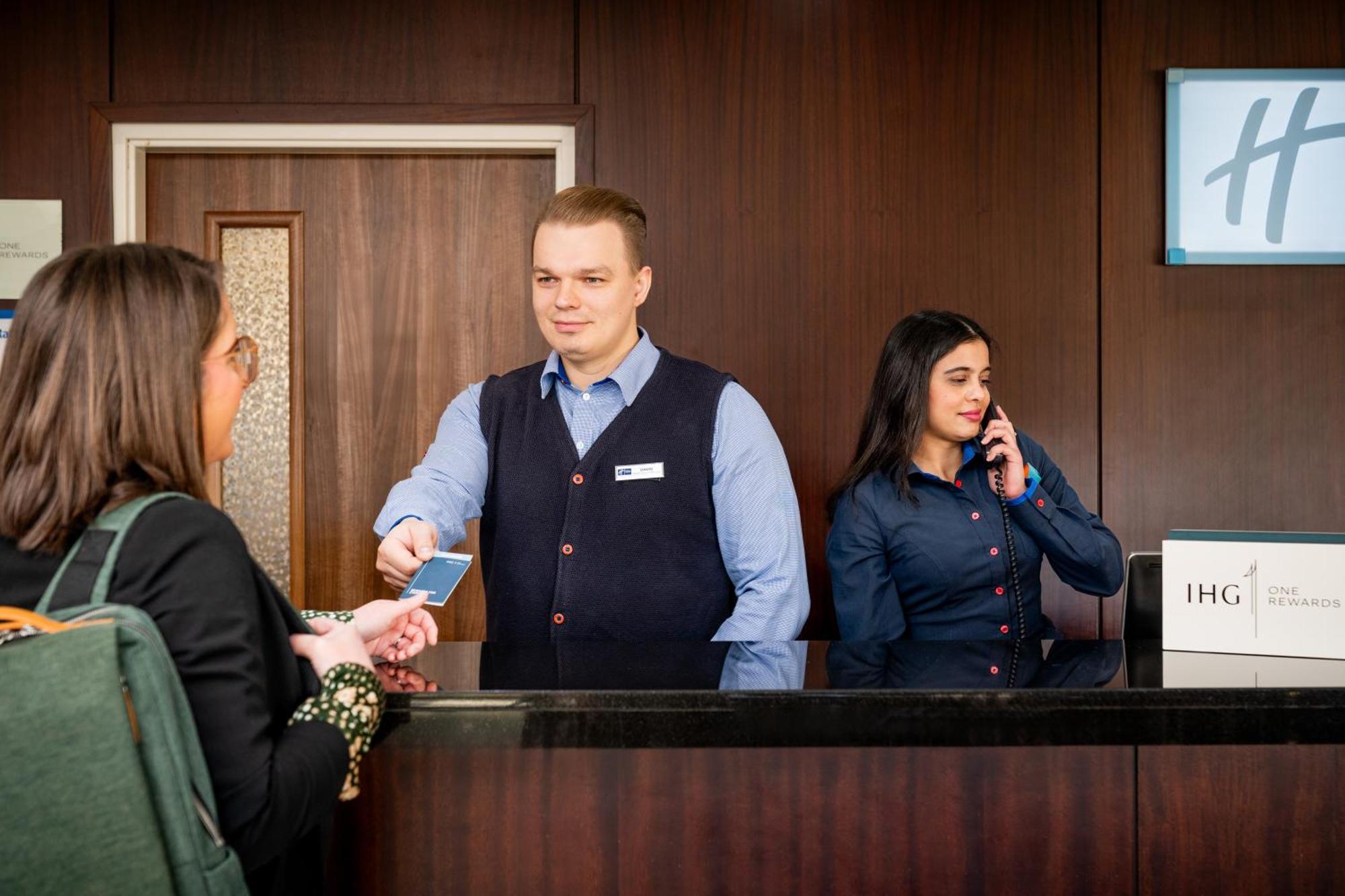 Holiday Inn Express Cambridge Duxford M11 Jct 10 By Ihg Bagian luar foto