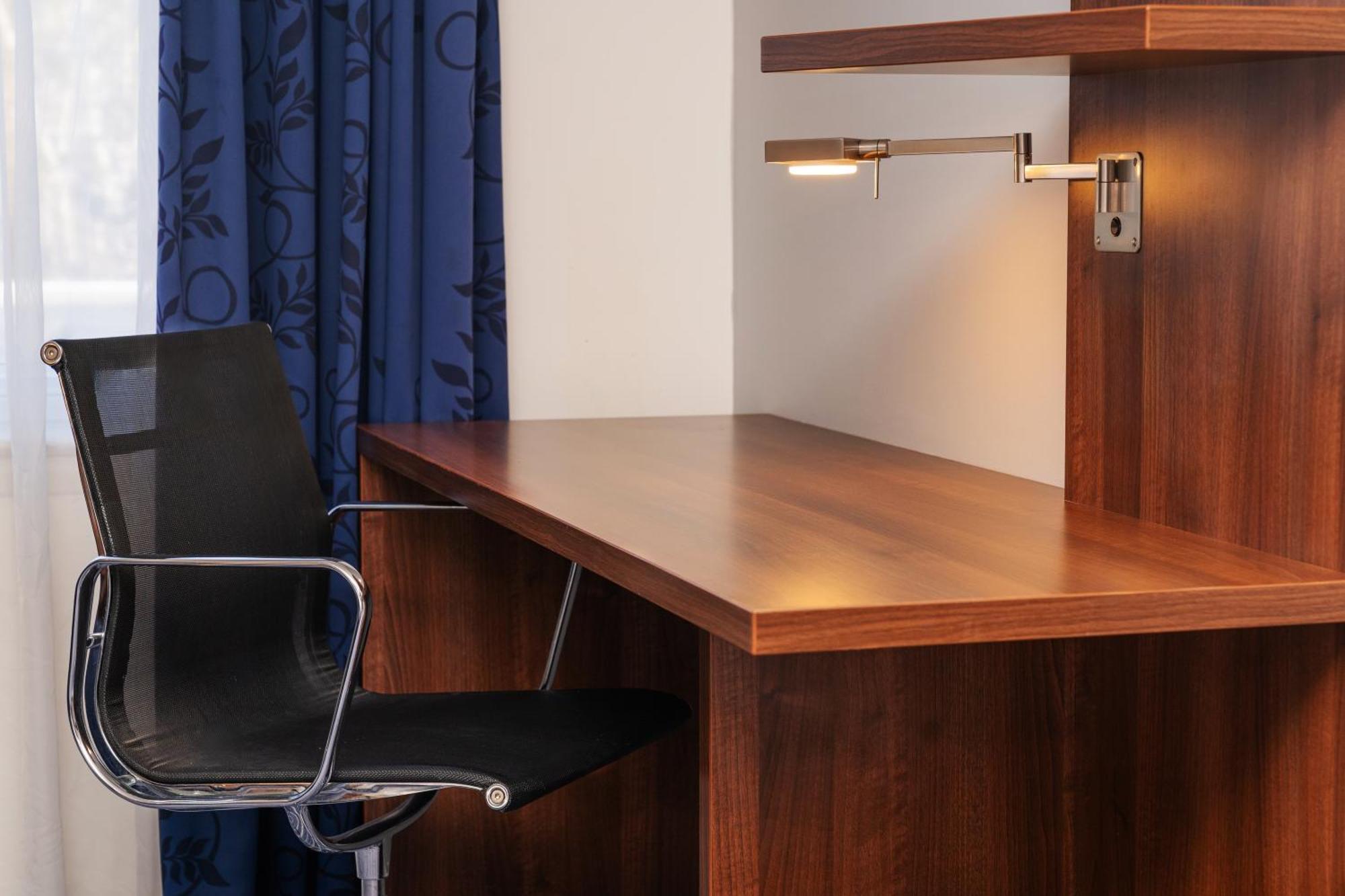 Holiday Inn Express Cambridge Duxford M11 Jct 10 By Ihg Bagian luar foto