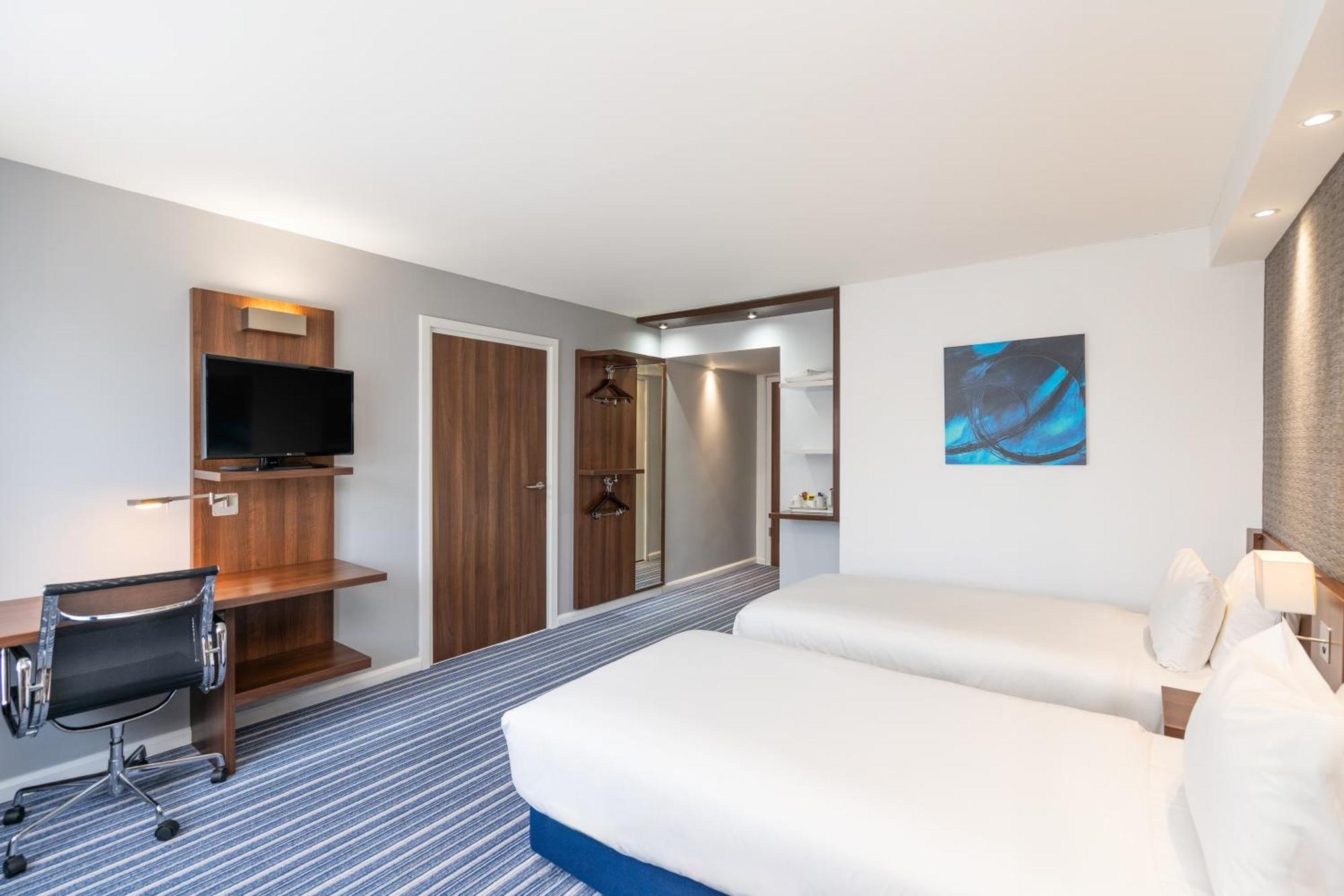 Holiday Inn Express Cambridge Duxford M11 Jct 10 By Ihg Bagian luar foto