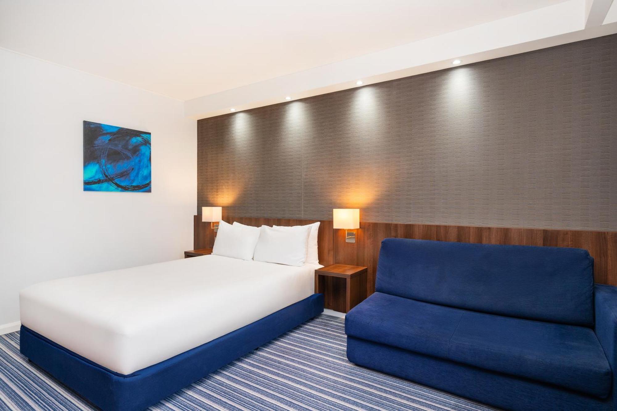 Holiday Inn Express Cambridge Duxford M11 Jct 10 By Ihg Bagian luar foto