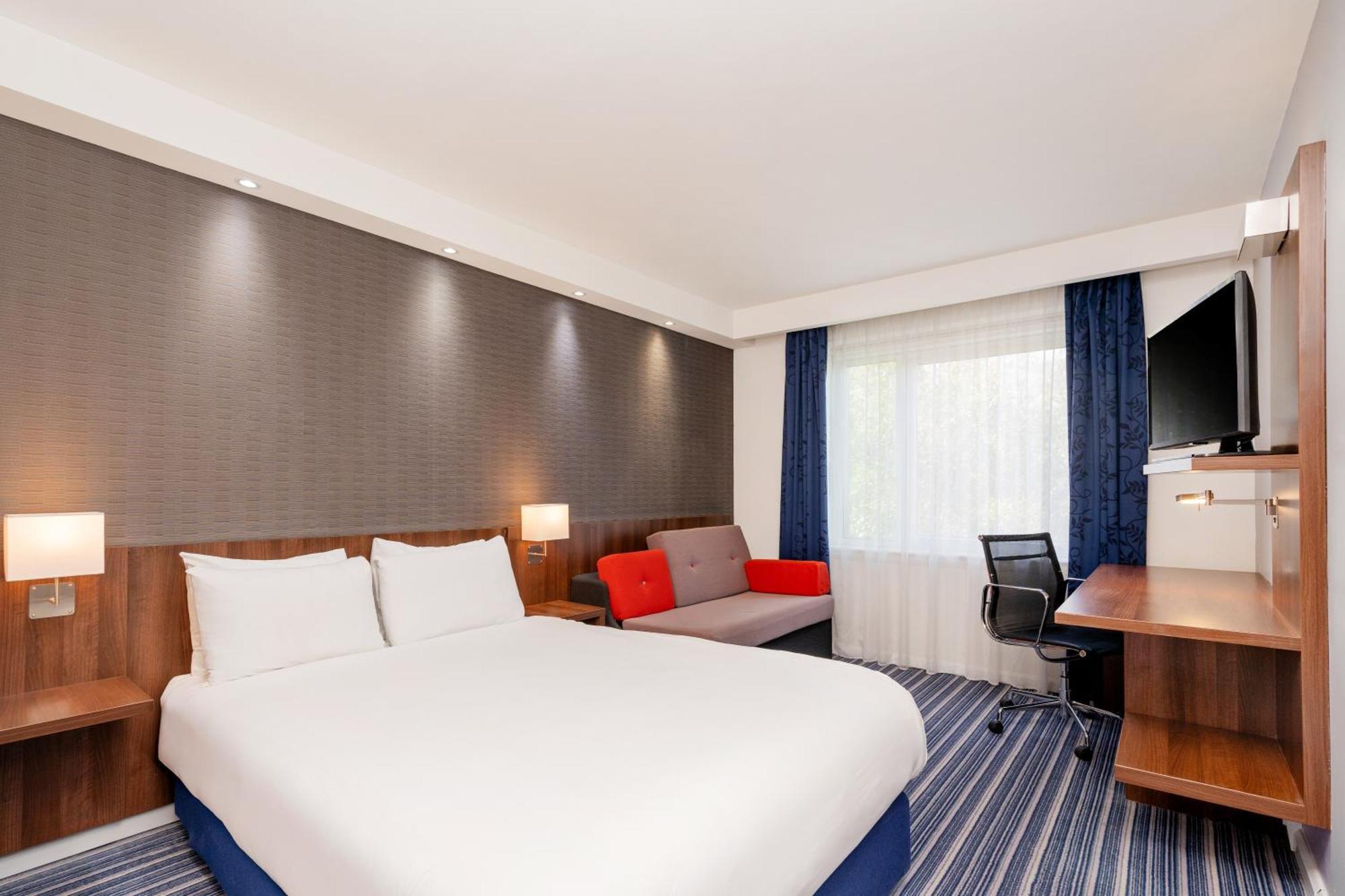 Holiday Inn Express Cambridge Duxford M11 Jct 10 By Ihg Bagian luar foto