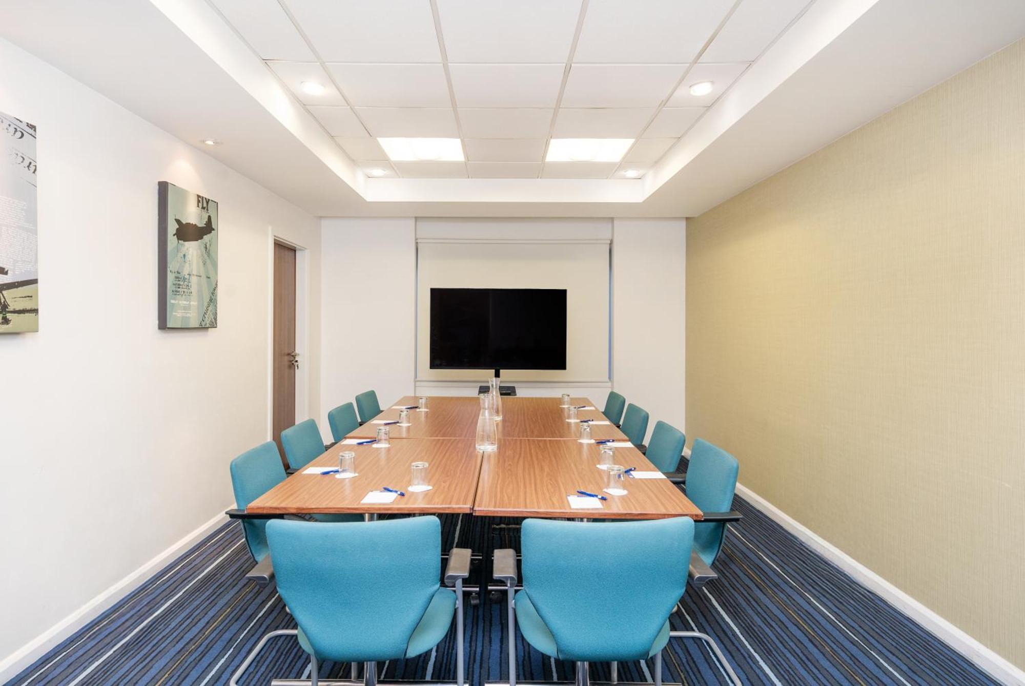 Holiday Inn Express Cambridge Duxford M11 Jct 10 By Ihg Bagian luar foto