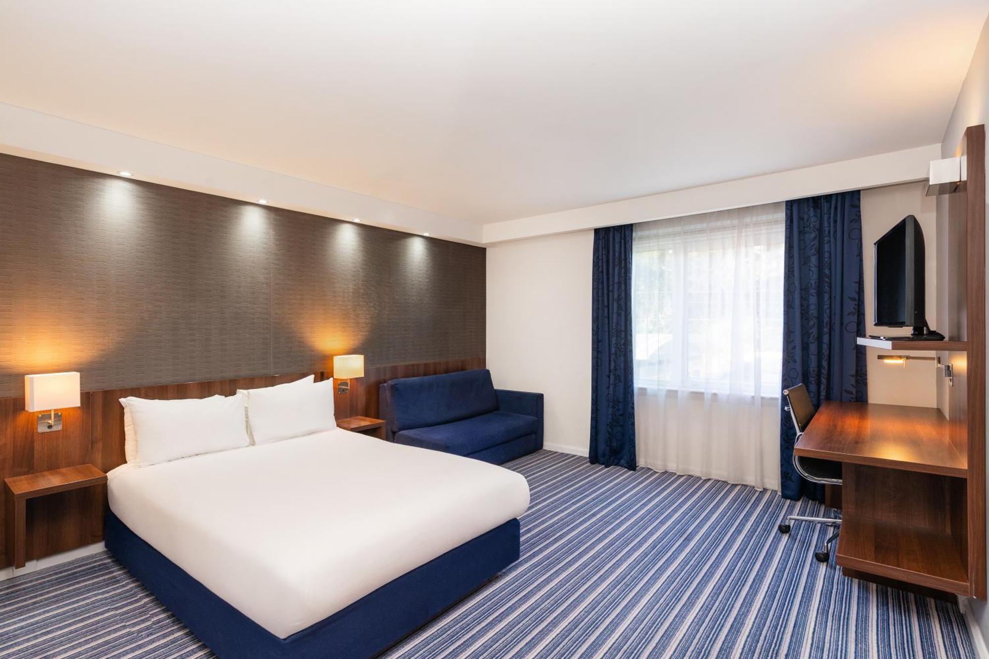 Holiday Inn Express Cambridge Duxford M11 Jct 10 By Ihg Bagian luar foto