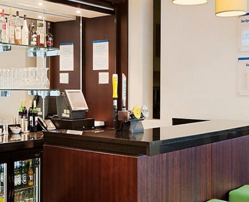 Holiday Inn Express Cambridge Duxford M11 Jct 10 By Ihg Bagian luar foto