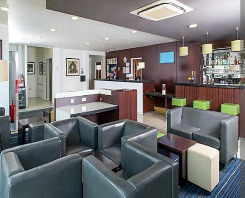 Holiday Inn Express Cambridge Duxford M11 Jct 10 By Ihg Bagian luar foto